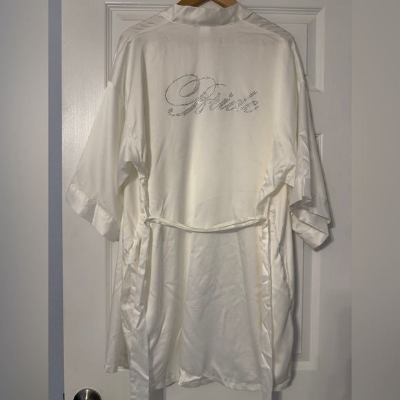Icing White Bride Robe - Picture 3 of 12